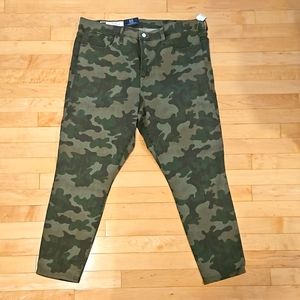 True Skinny Ankle High Rise - Green Camo